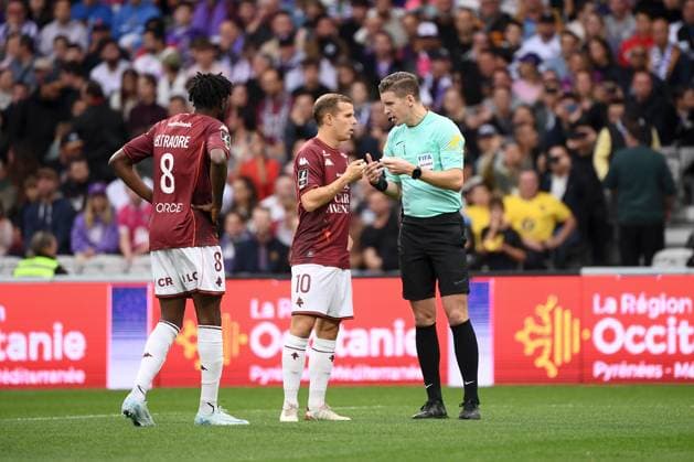 Toulouse FC v FC Metz - Ligue 1 McDonald s 2025 2026 10 Gauthier HEIN (fcm) - Francois LETEXIER (ARBITRE) during the Ligue 1 McDonald s match between Toulouse and Metz at Stadium de Toulouse on October 19, 2025 in Toulouse, France. Toulouse France  Copyright: xFEPx 776348159