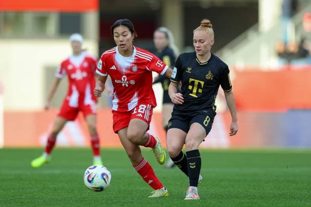 Momoko Tanikawa FC Bayern Muenchen, 18 with Laura Vogt 1 FC Koeln, 08 , GER, FC Bayern Muenchen vs 1 FC Koeln, Football, Google Pixel Womens Bundesliga, 7 Matchday, Season 2025 2026, 19 10 2025, DFL DFB REGULATIONS PROHIBIT ANY USE OF PHOTOGRAPHS as IMAGE SEQUENCES and or QUASI VIDEO, GER, FC Bayern Muenchen vs 1 FC Koeln, Football, Google Pixel Frauen Bundesliga, 7 Spieltag, Saison 2025 2026, 19 10 2025 Muenchen Copyright: xEibner-Pressefoto JennixMaulx EP_JML