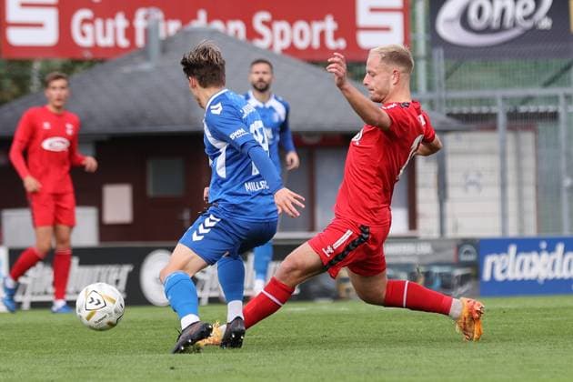 Sport Men Soccer Soccer Regionalliga Nord Ost Season 2025 26 10 Matchday 19 10 2025 Bluechip Arena Meuselwitz Thuringia ZFC Meuselwitz 1 FC Magdeburg II Pavid Pfeil ZFC red Albert FrankMillgramm Magdeburg Meuselwitz Thueringen Germany