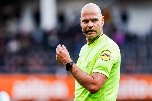 Referee Rob Dieperink looks on Heracles Almelo v Feyenoord Rotterdam, Eredivisie, Heracles Almelo v Feyenoord Rotterdam, Erve Asito, October 19, 2025, Almelo, Netherlands.