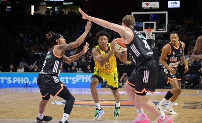 Bryce Brown, Rejean Boogie Ellis on the ball, Christian Sengfelder duel Game scene Action Sport Basketball BBL Cup Mens Round of 16 Season 2025 2026 19 10 2025 ALBA Berlin vs ratiopharm Ulm