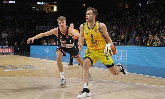 Tobias Jensen, Malte Delow on the ball duel Match scene Action Sport Basketball BBL Cup Mens Round of 16 Season 2025 2026 19 10 2025 ALBA Berlin vs ratiopharm Ulm