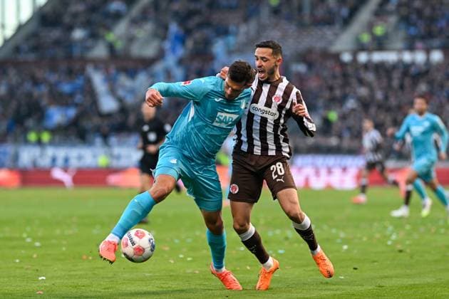 Soccer 1 Bundesliga FC St Pauli TSG Hoffenheim on 19 10 2025 at Millerntor Stadion in Hamburg Mathias Pereira Lage St Pauli in a duel against Robin Hranac Hoffenheim MT