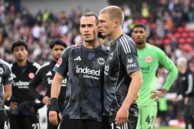 19 10 2025, xjhx, Soccer 1 Bundesliga, SC Freiburg Eintracht Frankfurt v l Arthur Theate Eintracht Frankfurt Rasmus Kristensen Eintracht Frankfurt DFL DFB REGULATIONS PROHIBIT ANY USE OF PHOTOGRAPHS as IMAGE SEQUENCES and or QUASI VIDEO Freiburg