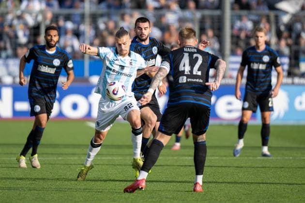 Sigurd Haugen 22 TSV 1860 Muenchen in duel with Rasim Bulic 6 MSV Duisburg , TSV 1860 Muenchen vs MSV Duisburg, 3 Liga, 11 Spieltag, 19 10 2025 DFB regulations prohibit any use of photographs as image sequences and or quasi video Muenchen Bayern Germany Copyright: xkolbert-press UlrichxGamelx