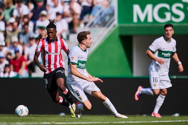 October 19, 2025, Elche, Alicante, Spain: Nico Williams of Athletic Club de Bilbao competes for the ball with Marc Aguado of Elche CF during the Spanish League, LaLiga EA Sports, football match played between Elche CF and Athletic Club Bilbao at Estadio Manuel Martinez Valero on October 19, 2025 in Elche, Alicante, Spain. Elche Spain - ZUMAa181 20251019_zaa_a181_088 Copyright: xFranciscoxMaciax
