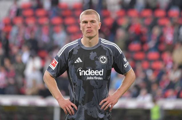 19 10 2025, xblx, Soccer 1 Bundesliga, SC Freiburg Eintracht Frankfurt v l Rasmus Kristensen Eintracht Frankfurt , enttaeuscht, enttaeuscht looking, dissapointed, Enttäuschung, Enttaeuschung DFL DFB REGULATIONS PROHIBIT ANY USE OF PHOTOGRAPHS as IMAGE SEQUENCES and or QUASI VIDEO Freiburg