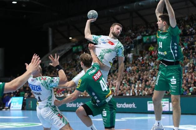 19 10 2025, xtgx, Handball, Daikin HBL, SC DHfK Leipzig SC Magdeburg v l Philipp Weber Magdeburg, 20 throws goal, Torschuetze, scores goal, Treffer, scores the goal Leipzig