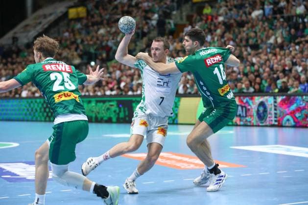 19 10 2025, xtgx, Handball, Daikin HBL, SC DHfK Leipzig SC Magdeburg v l Felix Claar Magdeburg, 7 , Marko Mamic Leipzig, 14 duel, duel, fight, tackle Leipzig
