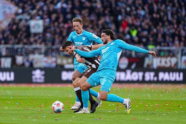 Wouter Burger TSG 1899 Hoffenheim, 18 , Martijn Kaars FC St Pauli, 19 , Leon Avdullahu TSG 1899 Hoffenheim, 07 GER, FC St Pauli vs TSG 1899 Hoffenheim, Football, 1 Bundesliga, Matchday 7, Season 2025 2026, 19 10 2025 DFL REGULATES PROHIBIT ANY USE OF PHOTOGRAPHS AS IMAGE SEQUENCES AND OR QUASI VIDEO GER, FC St Pauli vs TSG 1899 Hoffenheim, Football, 1 Bundesliga, Matchday 7, Season 2025 2026, 19 10 2025 Hamburg Copyright: xEibner-Pressefoto MarcelxvonxFehrnx EP_MFN