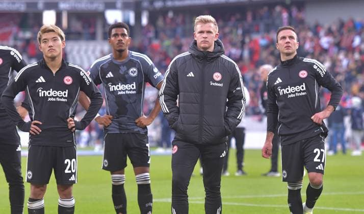 19 10 2025, xblx, Soccer 1 Bundesliga, SC Freiburg Eintracht Frankfurt v l Ritsu Doan Eintracht Frankfurt , Ansgar Knauff Eintracht Frankfurt , Jonathan Burkhardt Eintracht Frankfurt , Mario Goetze Götze Eintracht Frankfurt , enttaeuscht, enttaeuscht looking, dissapointed, Enttäuschung, Enttaeuschung DFL DFB REGULATIONS PROHIBIT ANY USE OF PHOTOGRAPHS as IMAGE SEQUENCES and or QUASI VIDEO Freiburg