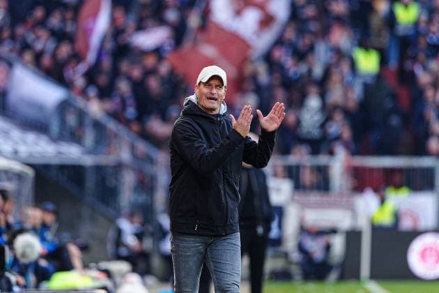 Alexander Blessin FC St Pauli, Coach GER, FC St Pauli vs TSG 1899 Hoffenheim, Football, 1 Bundesliga, Matchday 7, Season 2025 2026, 19 10 2025 DFL REGULATIONS PROHIBIT ANY USE OF PHOTOGRAPHS AS IMAGE SEQUENCES AND OR QUASI VIDEO GER, FC St Pauli vs TSG 1899 Hoffenheim, Football, 1 Bundesliga, Matchday 7, Season 2025 2026, 19 10 2025 Hamburg Copyright: xEibner-Pressefoto MarcelxvonxFehrnx EP_MFN