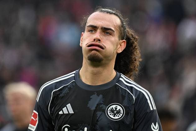 19 10 2025, xjhx, Soccer 1 Bundesliga, SC Freiburg Eintracht Frankfurt v l Arthur Theate Eintracht Frankfurt Disappointed, sad, frustrated DFL DFB REGULATIONS PROHIBIT ANY USE OF PHOTOGRAPHS as IMAGE SEQUENCES and or QUASI VIDEO Freiburg