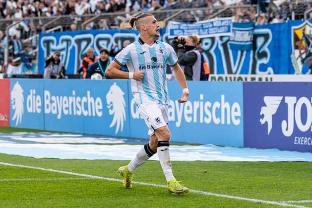 Sigurd Haugen TSV 1860 Muenchen, 22 celebrates his goal for 1 0 GER, TSV 1860 Muenchen vs MSV Duisburg, Soccer, 3 Bundesliga, Matchday 11, Season 2025 2026, 19 10 2025 DFL DFB REGULATIONS PROHIBIT ANY USE OF PHOTOGRAPHS as IMAGE SEQUENCES and or QUASI VIDEO GER, TSV 1860 Muenchen vs MSV Duisburg, Football, 3 Bundesliga, Matchday 11, Season 2025 2026, 19 10 2025 Muenchen Copyright: xEibner-Pressefoto HeikexFeinerx EP_HFR
