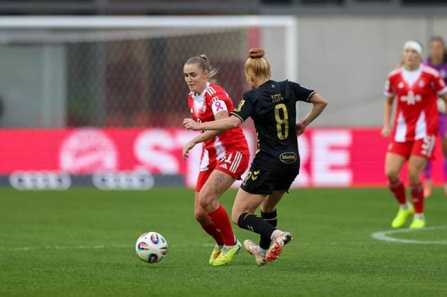 Georgia Stanway FC Bayern Muenchen, 31 with Laura Vogt 1 FC Koeln, 08 , GER, FC Bayern Muenchen vs 1 FC Koeln, Football, Google Pixel Womens Bundesliga, 7 Matchday, Season 2025 2026, 19 10 2025, DFL DFB REGULATIONS PROHIBIT ANY USE OF PHOTOGRAPHS as IMAGE SEQUENCES and or QUASI VIDEO, GER, FC Bayern Muenchen vs 1 FC Koeln, Football, Google Pixel Frauen Bundesliga, 7 Spieltag, Saison 2025 2026, 19 10 2025 Muenchen Copyright: xEibner-Pressefoto JennixMaulx EP_JML