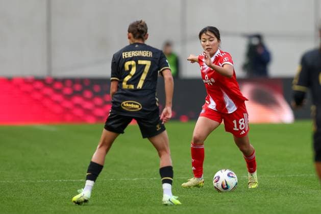 Momoko Tanikawa FC Bayern Muenchen, 18 with Laura Feiersinger 1 FC Koeln, 27 , GER, FC Bayern Muenchen vs 1 FC Koeln, Soccer, Google Pixel Womens Bundesliga, Matchday 7, Season 2025 2026, 19 10 2025, DFL DFB REGULATIONS PROHIBIT ANY USE OF PHOTOGRAPHS as IMAGE SEQUENCES and or QUASI VIDEO, GER, FC Bayern Muenchen vs 1 FC Koeln, Football, Google Pixel Frauen Bundesliga, 7 Spieltag, Saison 2025 2026, 19 10 2025 Muenchen Copyright: xEibner-Pressefoto JennixMaulx EP_JML