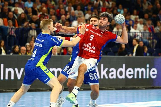 Handball I Men I Season 2025 2026 I Bundesliga I 9 Matchday I HSV Hamburg VFL Gummersbach I 19 10 2025 Ellidi Vidarsson 4, VFL Gummersbach Jacob Lassen 9, HSV Hamburg Hamburg Barclaycard Arena Hamburg Germany Copyright: xLobeca RalfxHomburgx