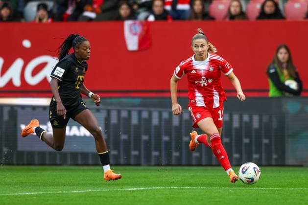 Katharina Naschenweng FC Bayern Muenchen, 19 it Lydia Andrade 1 FC Koeln, 17 , GER, FC Bayern Muenchen vs 1 FC Koeln, Fußball, Google Pixel Frauen Bundesliga, 7 Spieltag, Saison 2025 2026, 19 10 2025, DFL DFB REGULATIONS PROHIBIT ANY USE OF PHOTOGRAPHS as IMAGE SEQUENCES and or QUASI VIDEO, GER, FC Bayern Muenchen vs 1 FC Koeln, Football, Google Pixel Frauen Bundesliga, 7 Spieltag, Saison 2025 2026, 19 10 2025 Muenchen Copyright: xEibner-Pressefoto JennixMaulx EP_JML
