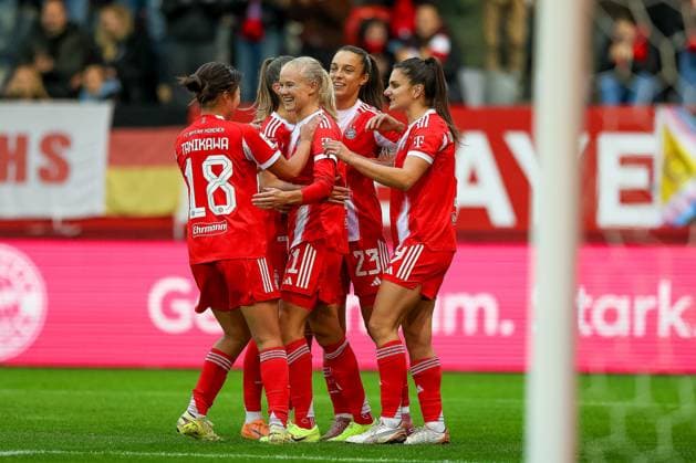Celebration for the penalty kick goal by Pernille Harder FC Bayern Muenchen, 21 , GER, FC Bayern Muenchen vs 1 FC Koeln, Football, Google Pixel Womens Bundesliga, Matchday 7, Season 2025 2026, 19 10 2025, DFL DFB REGULATIONS PROHIBIT ANY USE OF PHOTOGRAPHS as IMAGE SEQUENCES and or QUASI VIDEO, GER, FC Bayern Muenchen vs 1 FC Koeln, Football, Google Pixel Frauen Bundesliga, 7 Spieltag, Saison 2025 2026, 19 10 2025 Muenchen Copyright: xEibner-Pressefoto JennixMaulx EP_JML