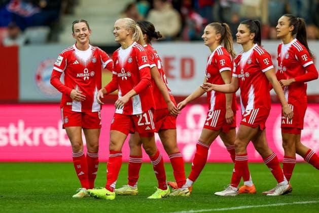 Celebration for the penalty kick goal by Pernille Harder FC Bayern Muenchen, 21 , GER, FC Bayern Muenchen vs 1 FC Koeln, Football, Google Pixel Womens Bundesliga, Matchday 7, Season 2025 2026, 19 10 2025, DFL DFB REGULATIONS PROHIBIT ANY USE OF PHOTOGRAPHS as IMAGE SEQUENCES and or QUASI VIDEO, GER, FC Bayern Muenchen vs 1 FC Koeln, Football, Google Pixel Frauen Bundesliga, 7 Spieltag, Saison 2025 2026, 19 10 2025 Muenchen Copyright: xEibner-Pressefoto JennixMaulx EP_JML