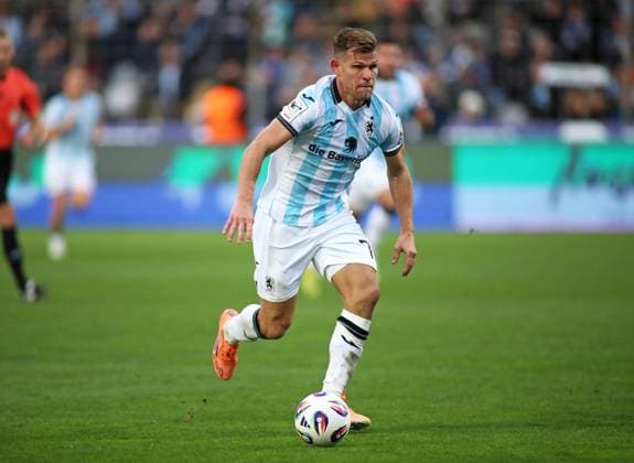 Football, Men, 3 Liga, Season 2025 2026, TSV 1860 Munich MSV Duisburg, Grünwalder Stadion Florian Niederlechner TSV 1860 Munich with ball in attack