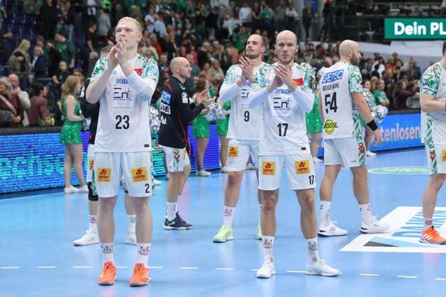 19 10 2025, xgox, Handball Daikin HBL, SC DHfK Leipzig SC Magdeburg emspor, v l Tim Hornke Magdeburg, 17 , Magnus Saugstrup Magdeburg, 23 , Celebrating the victory, cheering after the end of the game Leipzig