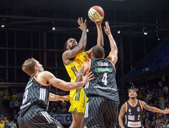 Basketball, Men, Season 2025 2026, BBL Cup Round of 16 , Alba Berlin ratiopharm Ulm, f l Christian Sengfelder Ulm , J wan Roberts Alba , Christopher Ledlum Ulm , Bryce Brown Ulm , 19 10 2025, Copyright: xSebastianxRäppold MatthiasxKochx