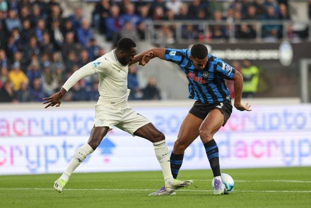 Lazio™s Boulaye Dia Atalanta s Isak Hien during the Serie A soccer match between Atalanta B.C. and S.S. Lazio at the New Balance Stadium in Bergamo, Italy - Sunday, October 19, 2025. - Soccer .  Copyright: xStefanoxNicoli LaPressex