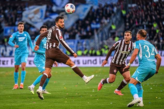 Fußball I Herren I Saison 2025-2026 I Bundesliga I 7. Spieltag I FC St. Pauli - TSG 1899 Hoffenheim I 19.10.2025 Danel Sinani (10, FC St. Pauli) Hamburg Millerntor-Stadion Hamburg Deutschland Copyright: xLobecax xHenningxRohlfsx