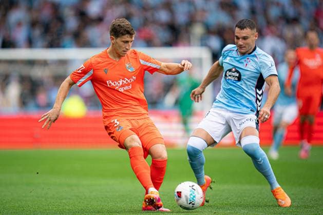 Fußball, Spanien, Celta de Vigo - Real Sociedad San Sebastian ESP: RC Celta and Real Sociedad. La Liga EA Sports. Date 9 Aihen Munoz of Real Sociedad and Ferran Jutgla of RC Celta during the La Liga EA Sports match between RC Celta and Real Sociedad played at Abanca Balaidos Stadium on October 19, 2025 in Vigo, Spain. kpng Copyright: xPedroxMinax xPRESSINx PM_251019_CEL_RSO_2526_783