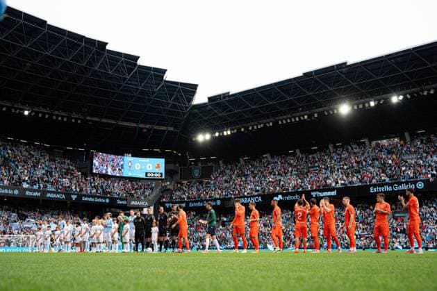 Fußball, Spanien, Celta de Vigo - Real Sociedad San Sebastian ESP: RC Celta and Real Sociedad. La Liga EA Sports. Date 9 RC Celta and Real Sociedad teams before the kick off during the La Liga EA Sports match between RC Celta and Real Sociedad played at Abanca Balaidos Stadium on October 19, 2025 in Vigo, Spain. kpng Copyright: xPedroxMinax xPRESSINx PM_251019_CEL_RSO_2526_786