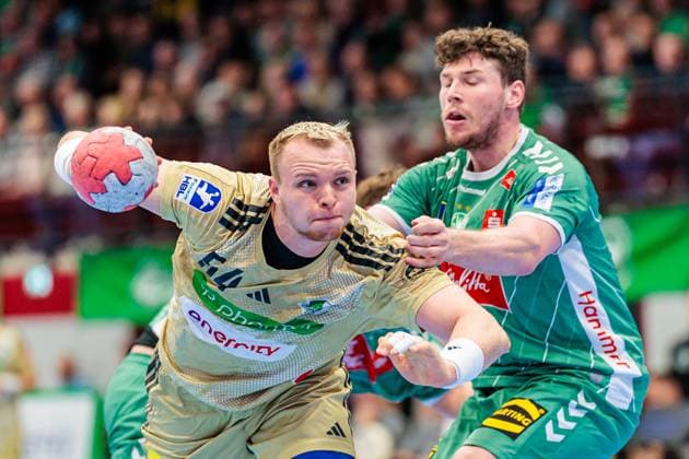 v l Justus Fischer TSV Hannover Burgdorf, 54 , Philipp Vorlicek GWD Minden, 22 GER, GWD Minden vs TSV Hannover Burgdorf, Handball, 1 Bundesliga, Matchday 9, Season 2025 2026, 19 10 2025 GER, GWD Minden vs TSV Hannover Burgdorf, Handball, 1 Bundesliga, Matchday 9, Season 2025 2026, 19 10 2025 Luebbecke Copyright: xEibner-Pressefoto JanxRollingerx EP_JSK