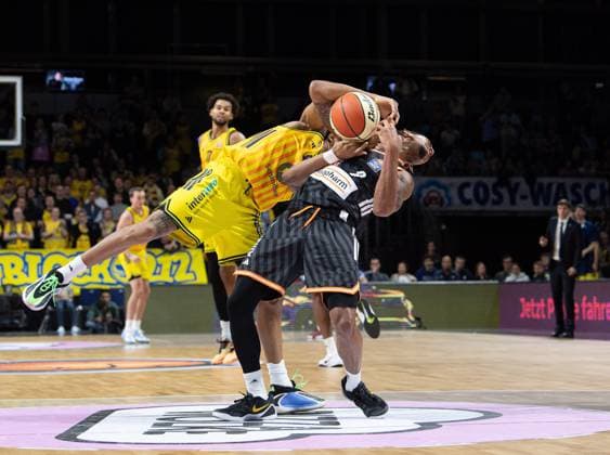 Basketball, Men, Season 2025 2026, BBL Cup Round of 16 , Alba Berlin ratiopharm Ulm, v l Rejean Boogie Ellis Alba , Bryce Brown Ulm , 19 10 2025, Copyright: xSebastianxRäppold MatthiasxKochx