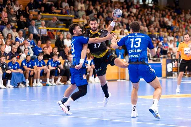 Nejc Planinsek No. 17, HSC 2000 Coburg against Lukas Kingsley Emdorf No. 73, VfL Lübeck Schwartau and Ole Schramm No. 13, VfL Lübeck Schwartau VfL Luebeck Schwartau vs HSG 2000 Coburg, Handball, 2 Bundesliga, 19 10 25 Luebeck Schleswig Holstein Germany Copyright: xAgentur54Gradx xFelixxKoenigx
