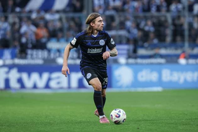 Sport, Football, 3 Liga Season 2025 2026 11 Matchday TSV 1860 München MSV Duisburg 19 10 2025, Stadion an der Grünwalder Str Joshua Bitter MSV Duisburg, 29 München Städt Stadion an der Grünwalder Str Bayern Germany