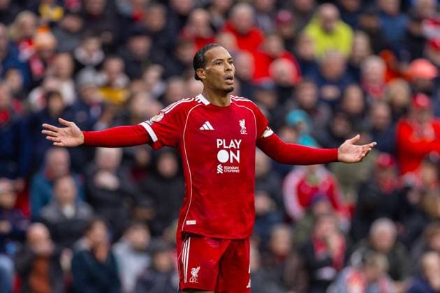 Football - FA Premier League - Liverpool FC v Manchester United, ManU FC LIVERPOOL, ENGLAND - Sunday, October 19, 2025: Liverpool s captain Virgil van Dijk during the FA Premier League match between Liverpool FC and Manchester United FC at Anfield. (Photo by David Rawcliffe Propaganda) LIVERPOOL Anfield MERSEYSIDE ENGLAND  Copyright: xDavidxRawcliffex P2025-10-19-Liverpool_Man_Utd-44