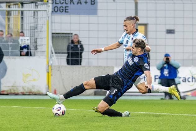 Sigurd Haugen 22 TSV 1860 Muenchen in duel with Tobias Fleckstein 5 MSV Duisburg , which leads to a goal for TSV 1860, TSV 1860 Muenchen vs MSV Duisburg, 3 Liga, 11 Matchday, 19 10 2025 DFB regulations prohibit any use of photographs as image sequences and or quasi video Muenchen Bayern Germany Copyright: xkolbert-press UlrichxGamelx