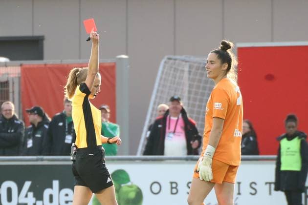 19 10 2025, xgrfx, Soccer Google Pixel Women Bundesliga, Bayer Leverkusen VfL Wolfsburg v l Red Card, Charlotte Voll Bayer Leverkusen DFL DFB REGULATIONS PROHIBIT ANY USE OF PHOTOGRAPHS as IMAGE SEQUENCES and or QUASI VIDEO Ulrich Haberland Stadion