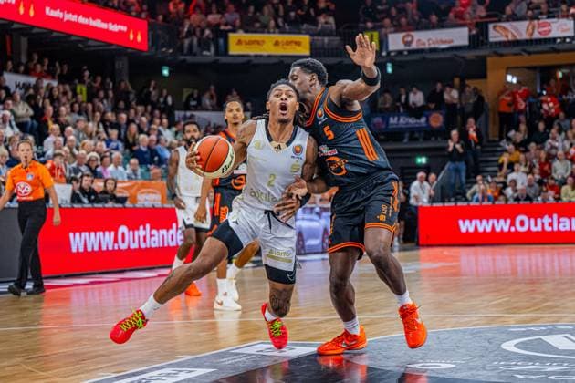 1 Basketball Bundesliga, easyCredit BBL, Season 2025 2026, Men, Cup Round of 16, 19 10 2025, RASTA Vechta NINERS Chemnitz Nike Sibande 2 NINERS Chemnitz in action Vechta RASTA Dome Lower Saxony Germany