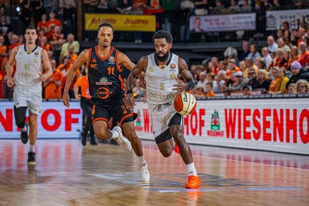 1 Basketball Bundesliga, easyCredit BBL, Season 2025 2026, Men, Cup Round of 16, 19 10 2025, RASTA Vechta NINERS Chemnitz Corey Davis 5 NINERS Chemnitz in action Vechta RASTA Dome Lower Saxony Germany