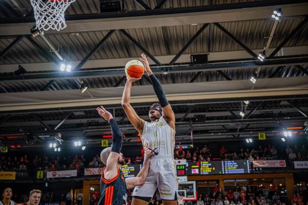 1 Basketball Bundesliga, easyCredit BBL, Season 2025 2026, Men, Cup round of 16, 19 10 2025, RASTA Vechta NINERS Chemnitz Kostja Mushidi 11 NINERS Chemnitz at basketball Vechta RASTA Dome Lower Saxony Germany