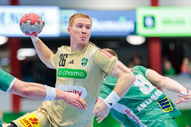 v l Jonathan Edvardsson TSV Hannover Burgdorf, 26 , Karolis Antanavicius GWD Minden, 08 GER, GWD Minden vs TSV Hannover Burgdorf, Handball, 1 Bundesliga, Matchday 9, Season 2025 2026, 19 10 2025 GER, GWD Minden vs TSV Hannover Burgdorf, Handball, 1 Bundesliga, Matchday 9, Season 2025 2026, 19 10 2025 Luebbecke Copyright: xEibner-Pressefoto JanxRollingerx EP_JSK