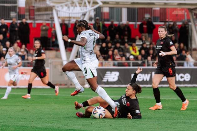 19 10 25, Women, Football, Google Pixel Womens Bundesliga, Season 2025 2026, Bayer 04 Leverkusen VfL Wolfsburg, Matchday 7 Lineth Beerensteyn 9 VfL Wolfsburg I Leverkusen Ulrich Haberland Stadion NRW Germany