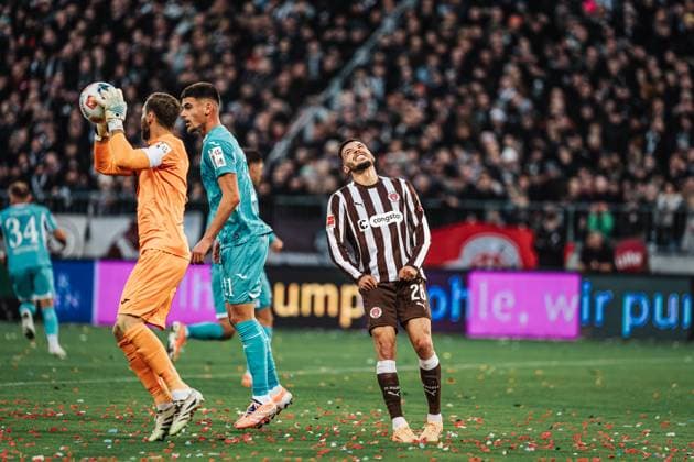 Soccer Men Season 2025 2026 Soccer Bundesliga 07 Matchday FC St Pauli vs TSG Hoffenheim 19 10 2025 Mathias Pereira Position 28, FC St Pauli annoys Hamburg Millerntor Stadion Hamburg Germany