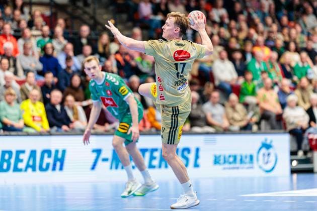 August Baskar Pedersen TSV Hannover Burgdorf, 17 on seven-meter 7-meter throw GER, GWD Minden vs TSV Hannover Burgdorf, Handball, 1 Bundesliga, Matchday 9, Season 2025 2026, 19 10 2025 GER, GWD Minden vs TSV Hannover Burgdorf, Handball, 1 Bundesliga, Matchday 9, Season 2025 2026, 19 10 2025 Luebbecke Copyright: xEibner-Pressefoto JanxRollingerx EP_JSK
