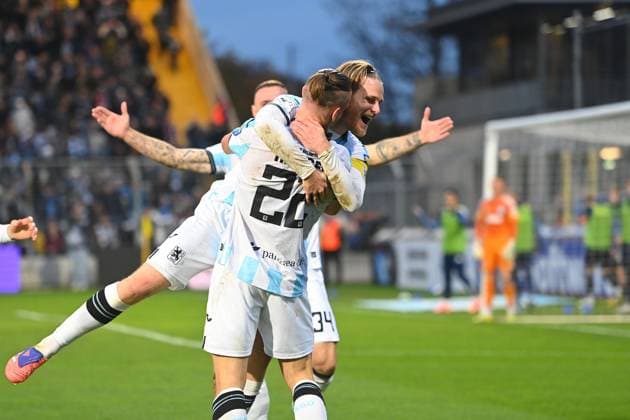Goal celebration Sigurd HAUGEN TSV 1860 Muenchen after goal to 2 1 with Thore JAOCBSEN TSV 1860 Muenchen , cheering,joy,enthusiasm,action Football 3 Liga,11 Matchday, Season 2025 26 TSV 1860 Muenchen MSV Duisburg 3 1, on 19 10 2025 GRUENWALDER STADION