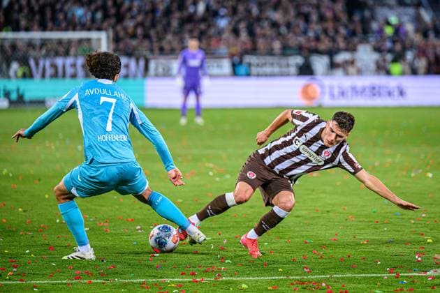 Soccer I Men I Season 2025 2026 I Bundesliga I Matchday 7 I FC St Pauli TSG 1899 Hoffenheim I 19 10 2025 Leon Avdullahu 7, TSG 1899 Hoffenheim , Arkadiusz Pyrka 11, FC St Pauli Hamburg Millerntor Stadion Hamburg Germany Copyright: xLobecax xHenningxRohlfsx