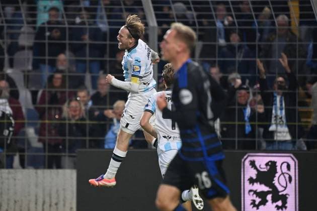 Goal celebration Thore JAOCBSEN TSV 1860 Muenchen after goal to 3 1, cheering,joy,enthusiasm,action football 3 league,11 matchday, season 2025 26 TSV 1860 Muenchen MSV Duisburg 3 1, on 19 10 2025 GRUENWALDER STADION Â