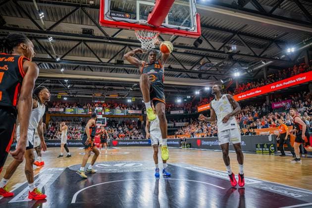 1 Basketball Bundesliga, easyCredit BBL, Season 2025 2026, Men, Cup Round of 16, 19 10 2025, RASTA Vechta NINERS Chemnitz Malcolm Dandridge 23 RASTA Vechta at the Dunk Vechta RASTA Dome Lower Saxony Germany