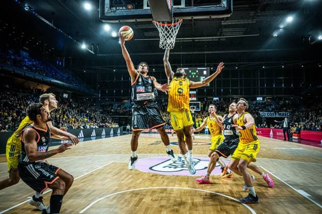 Basketball Berlin 19 10 2025 Season 2025 2026 BBL Cup Round of 16 Alba Berlin ratiopharm ulm Mark Smith Ulm, No 13 J wan Roberts Alba Berlin, No 13